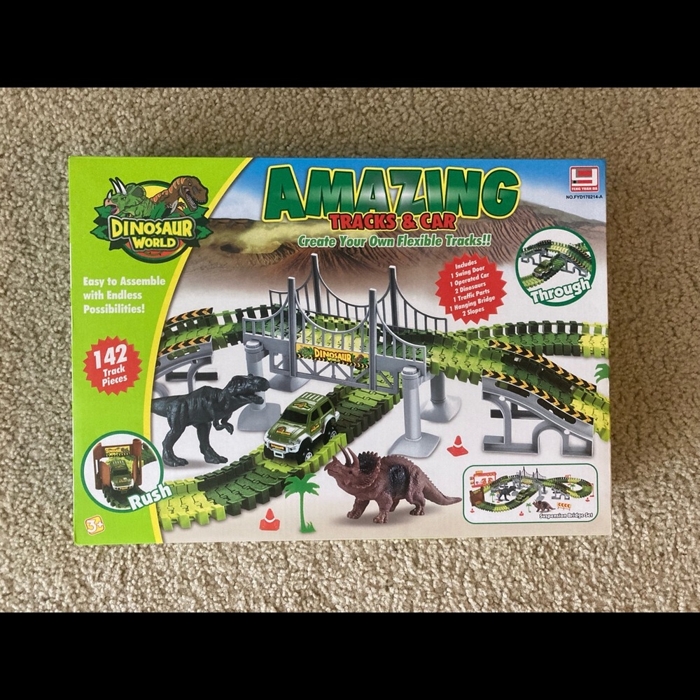 Dinosaur world amazing cars and tracks